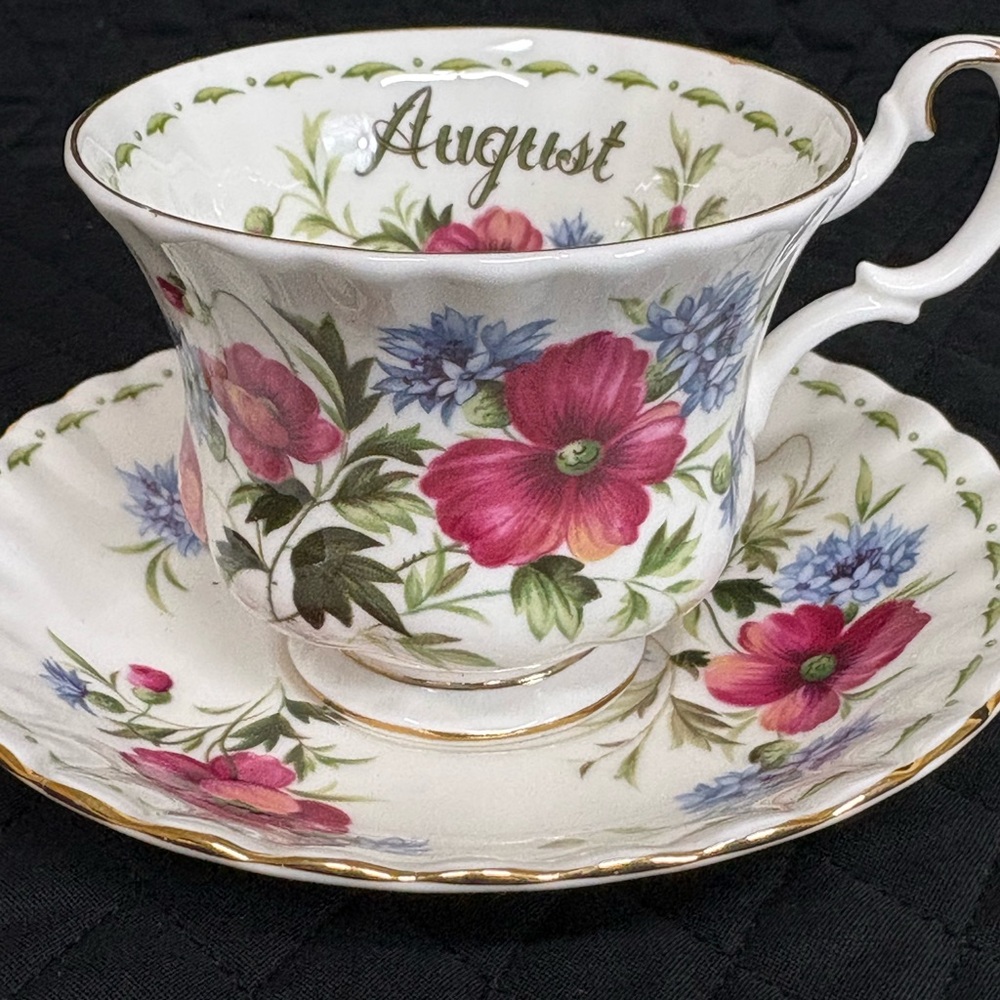 Royal Albert Bone China Flower of the Month August Poppy Teacup & Saucer - Picture 4 of 14